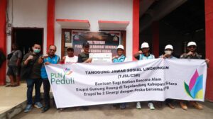 Penyaluran bantuan Tanggung Jawab Sosial dan Lingkungan (TJSL)  PLN bagi Posko Pengungsi di Tagulandang berupa 200 lembar terpal diserahkan langsung oleh Senior Manager Distribusi PLN Unit Induk Distribusi Sulawesi Utara, Sulawesi Tengah dan Gorontalo (UID Suluttenggo) Husein Sobri (keempat dari kanan) bersama Senior Manager Keuangan, Komunikasi Dan Umum (KKU) W. Gautama (kedua dari kiri), Manager PLN Unit Pelaksana Pelayanan Pelanggan (UP3) Tahuna M. Fauzan (ketiga dari kiri), dan Manager Pembangkitan Robby Mandagi (kedua dari kanan) kepada perwakilan Posko Penanggulangan Bencana Erupsi Gunung Ruang Badan Penanggulangan Bencana Nasional (BNPB).
