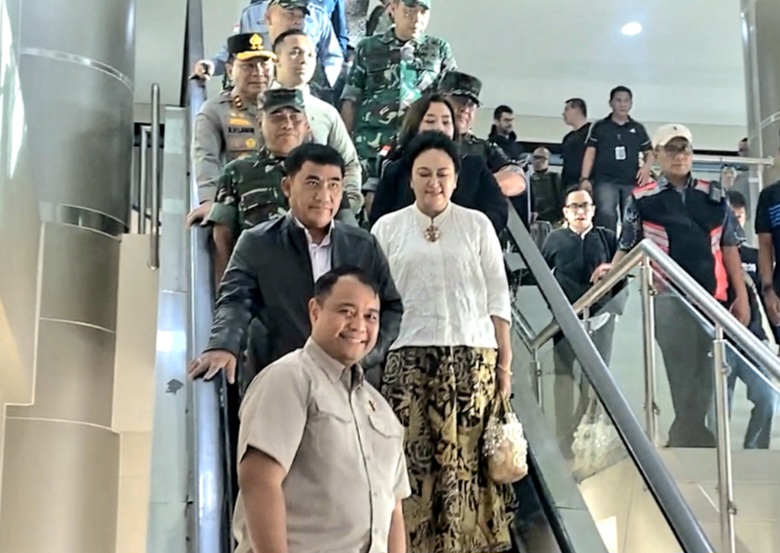 Tiba di Bandara Sam Ratulangi Manado, Gubernur Sulut Yulius Disambut Forkopimda, Relawan Hingga Keluarga