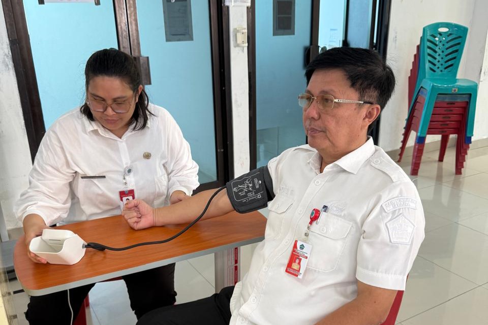 Bupati Joune Ganda Dorong Kinerja Prima, Pejabat Eselon II Wajib Jalani MCU